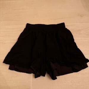 Black flowy shorts with elastic waistband and pockets!